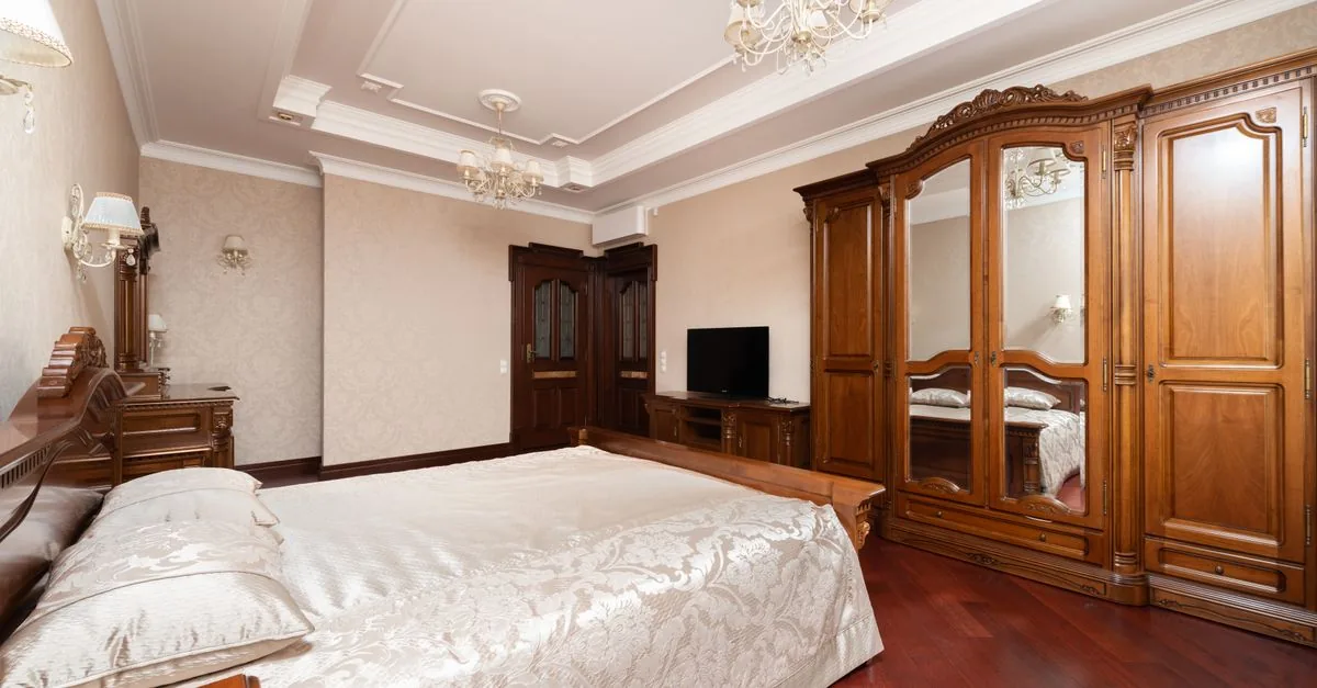 Wardrobe Doors Not Closing Properly? Causes and Fixes (Delhi NCR)